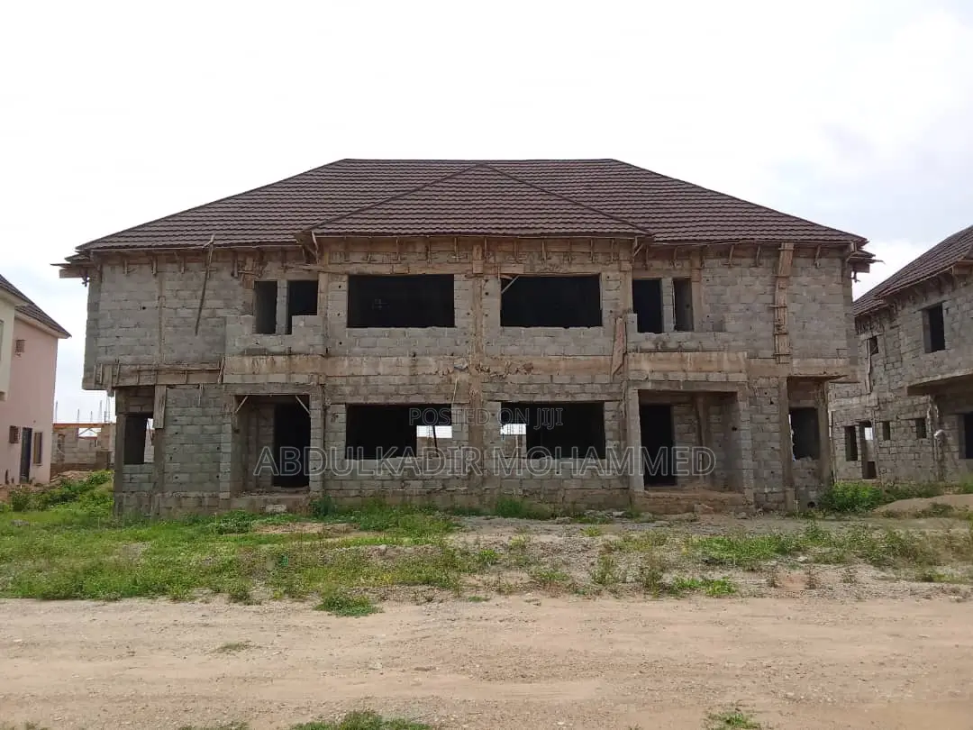 4bdrm Duplex in Khaniz Estate, Gwarinpa for sale