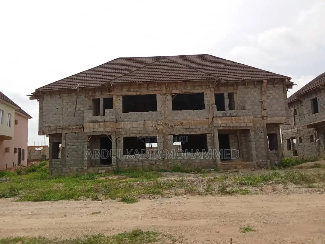 4bdrm Duplex in Khaniz Estate, Gwarinpa for sale