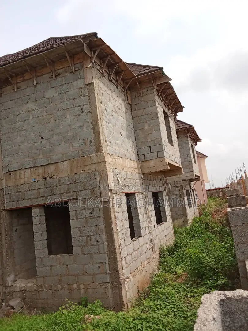 4bdrm Duplex in Khaniz Estate, Gwarinpa for sale