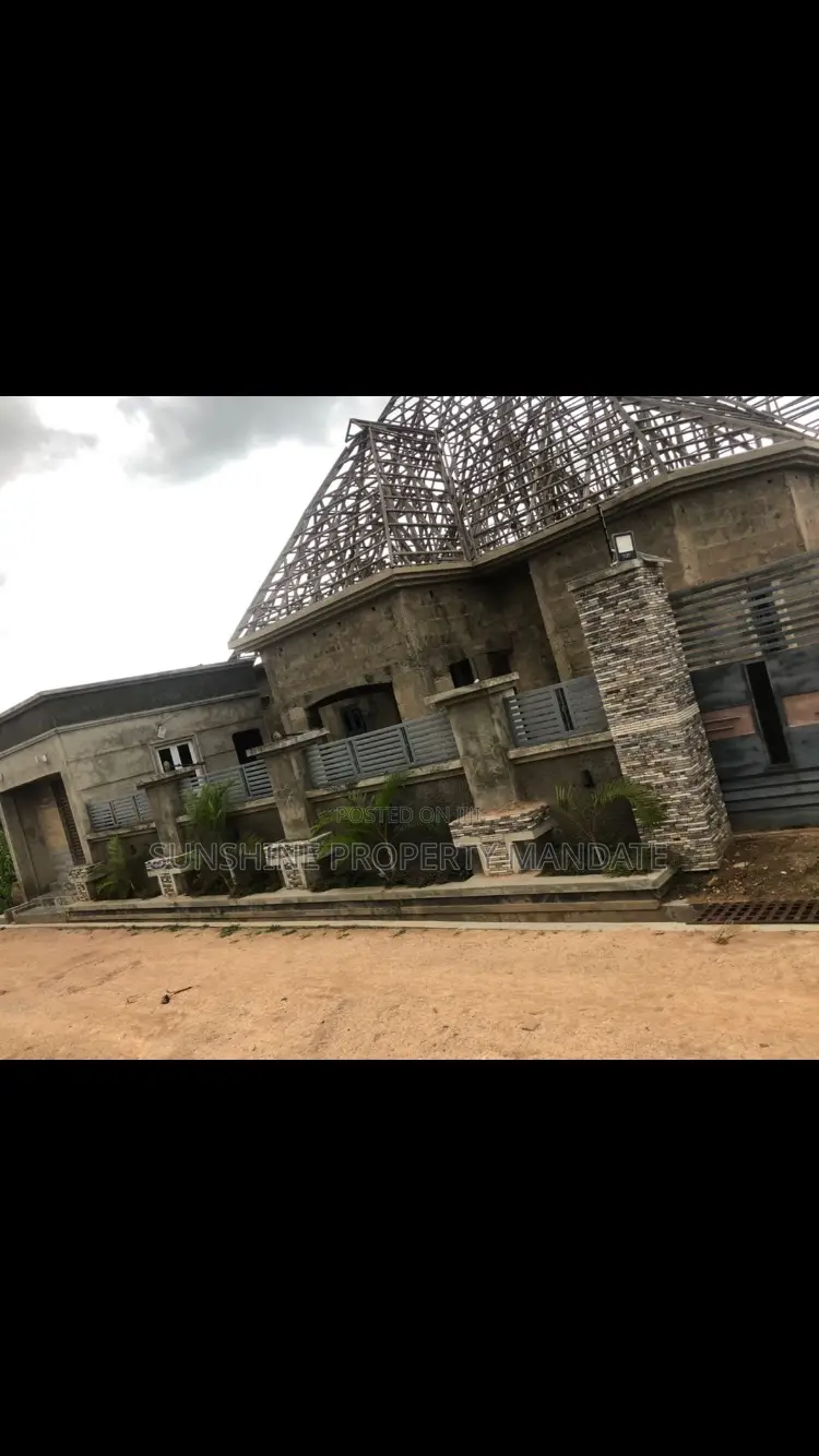 4bdrm Bungalow in Obaile Airport Road, Akure for sale