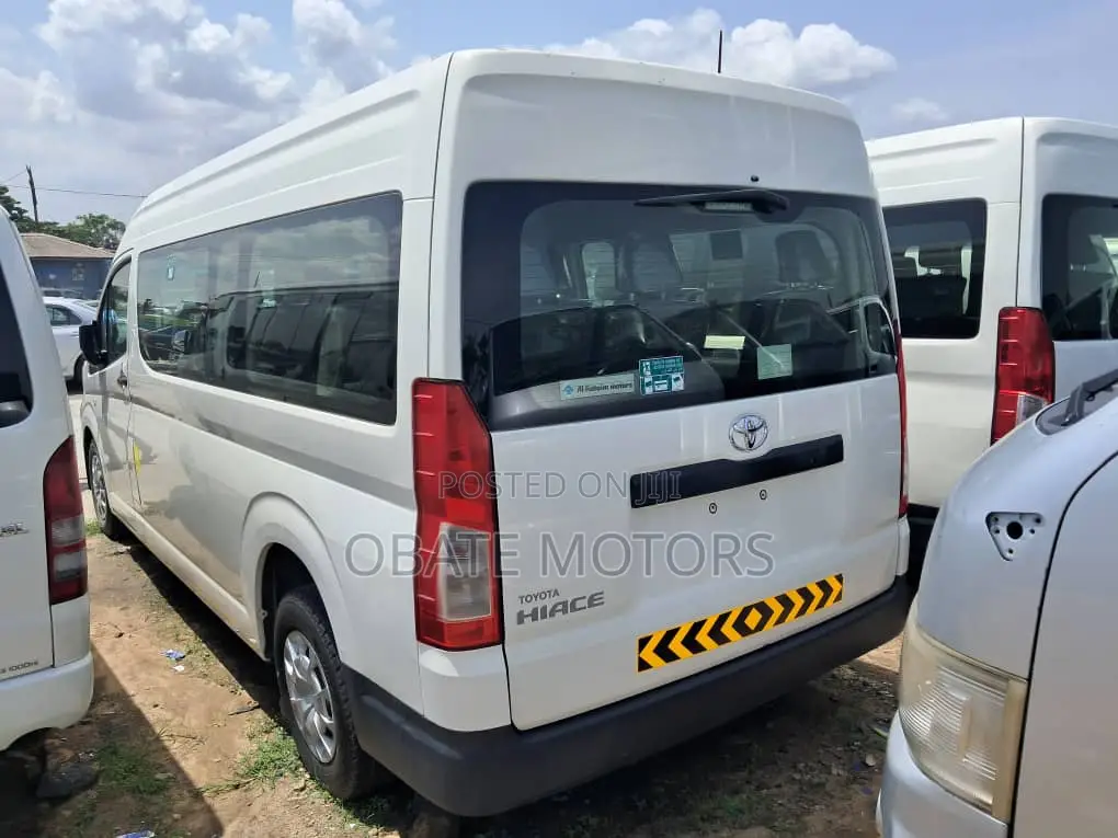 Toyota HiAce 2019 White
