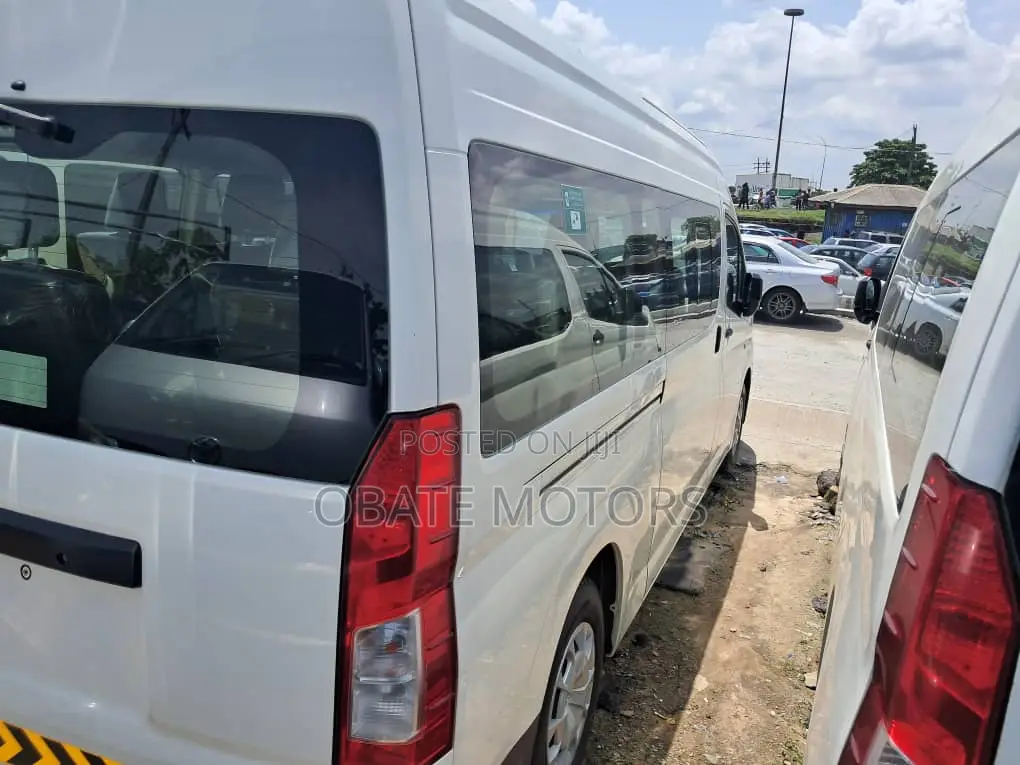 Toyota HiAce 2019 White
