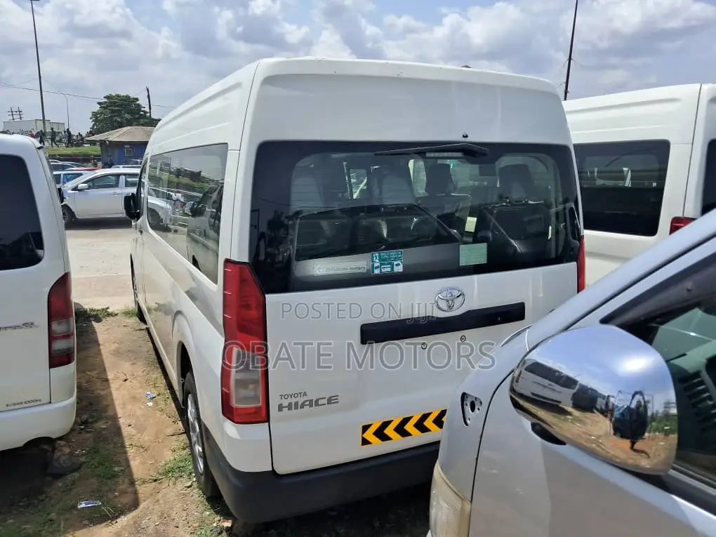 Toyota HiAce 2019 White