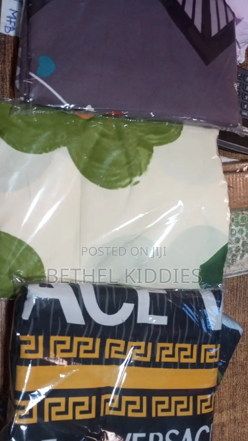 Bed Sheet With Four Pillow Case