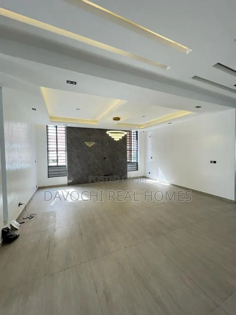 4bdrm Duplex in Chevron Drive, Lekki for sale