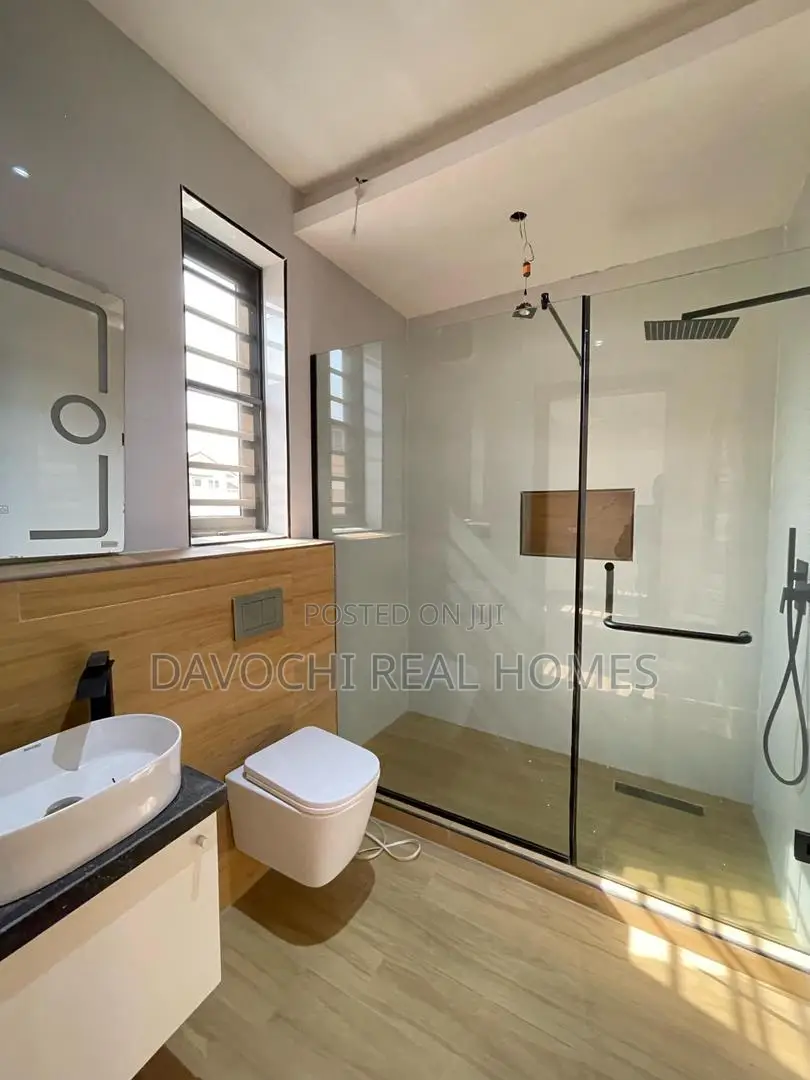 4bdrm Duplex in Chevron Drive, Lekki for sale