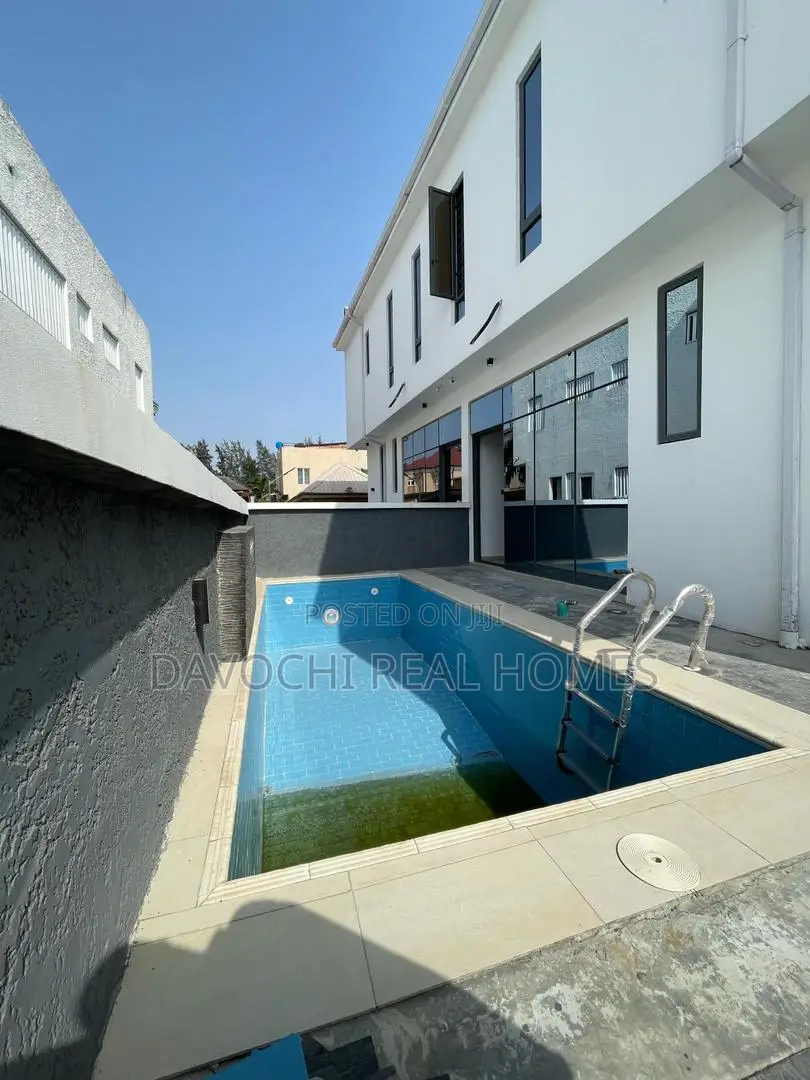 4bdrm Duplex in Chevron Drive, Lekki for sale