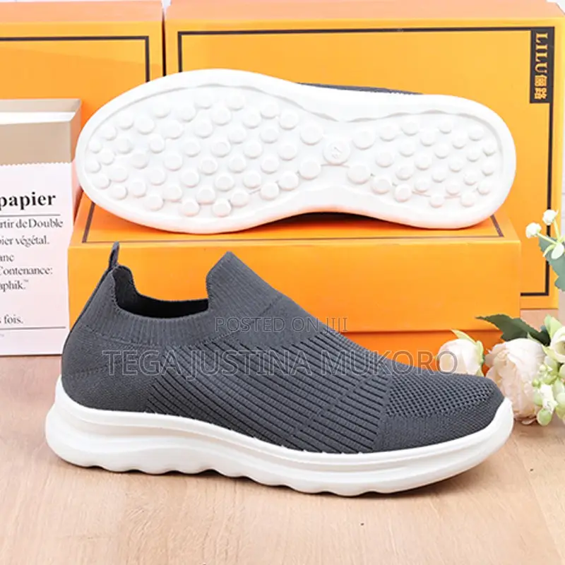 Easy Wears Sneakers