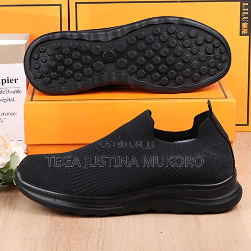 Easy Wears Sneakers