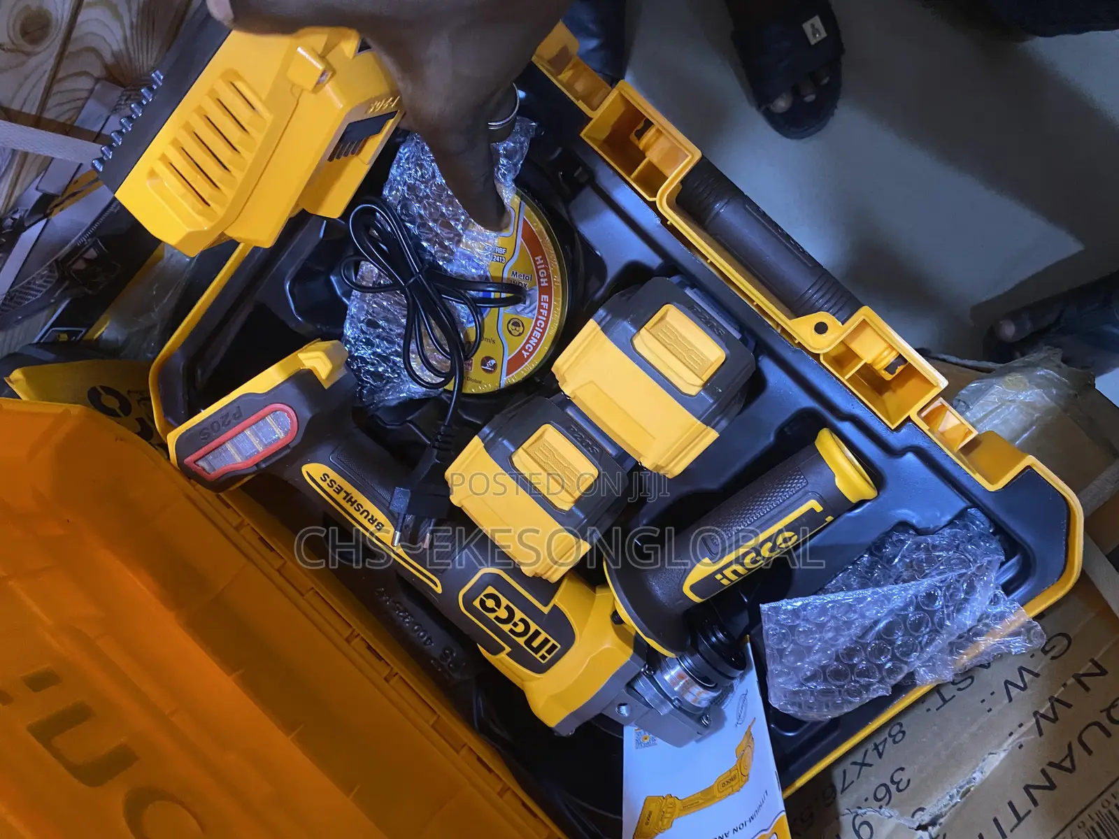 Cutting Machine With 2 Batteries (INGCO)