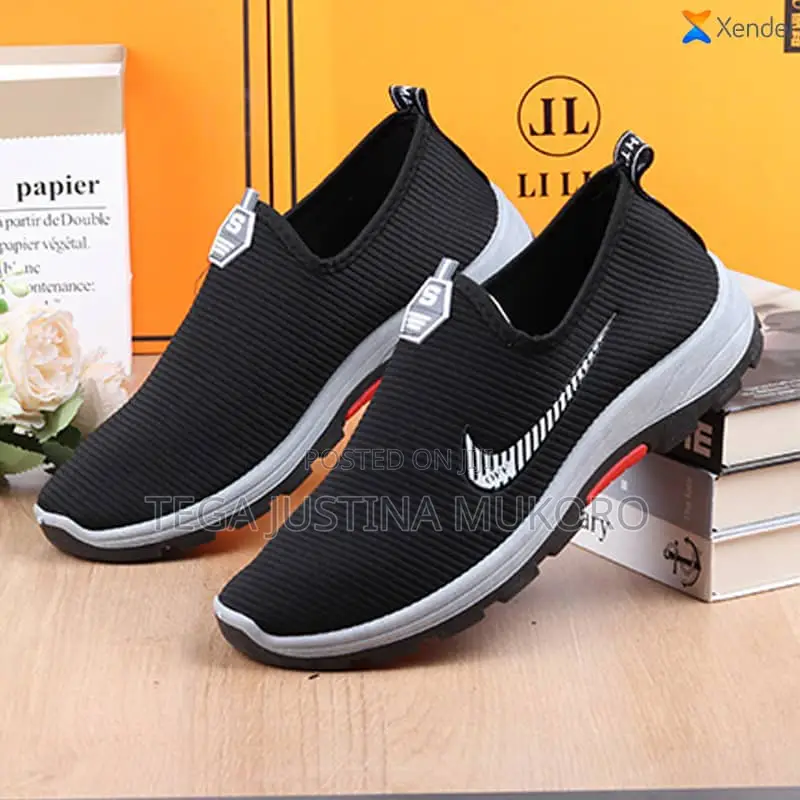 Unisex Easy Wears Sneakers