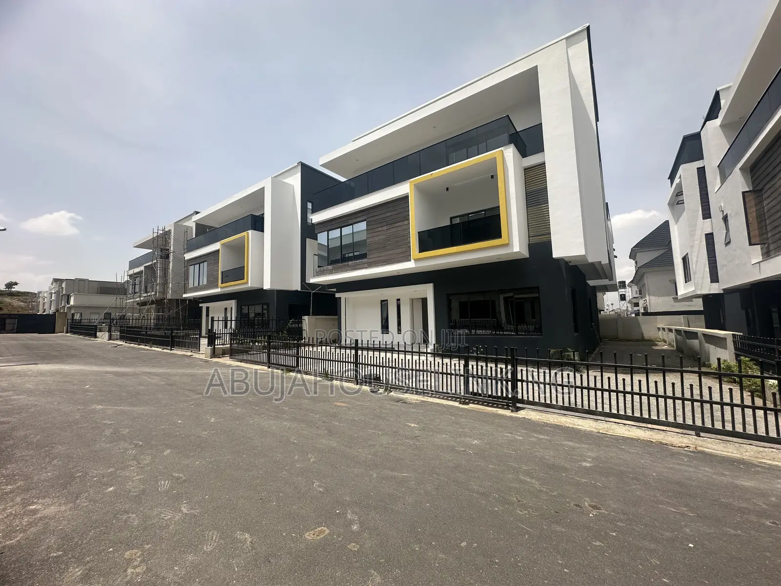 6bdrm Duplex in Guzape Main Abuja for sale