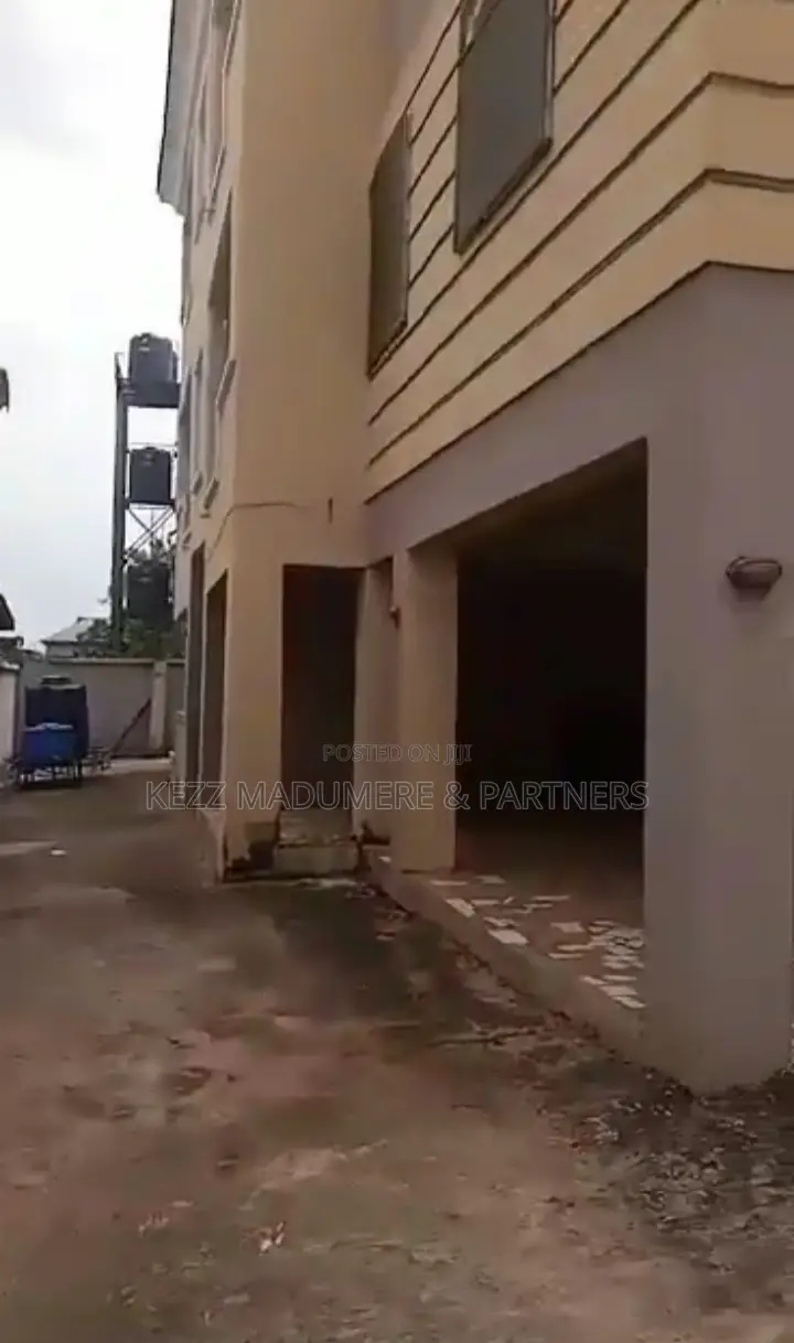 5bdrm Block of Flats in Near Liberty Bus for sale