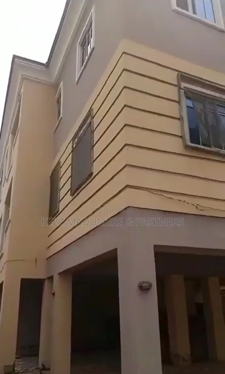 5bdrm Block of Flats in Near Liberty Bus for sale
