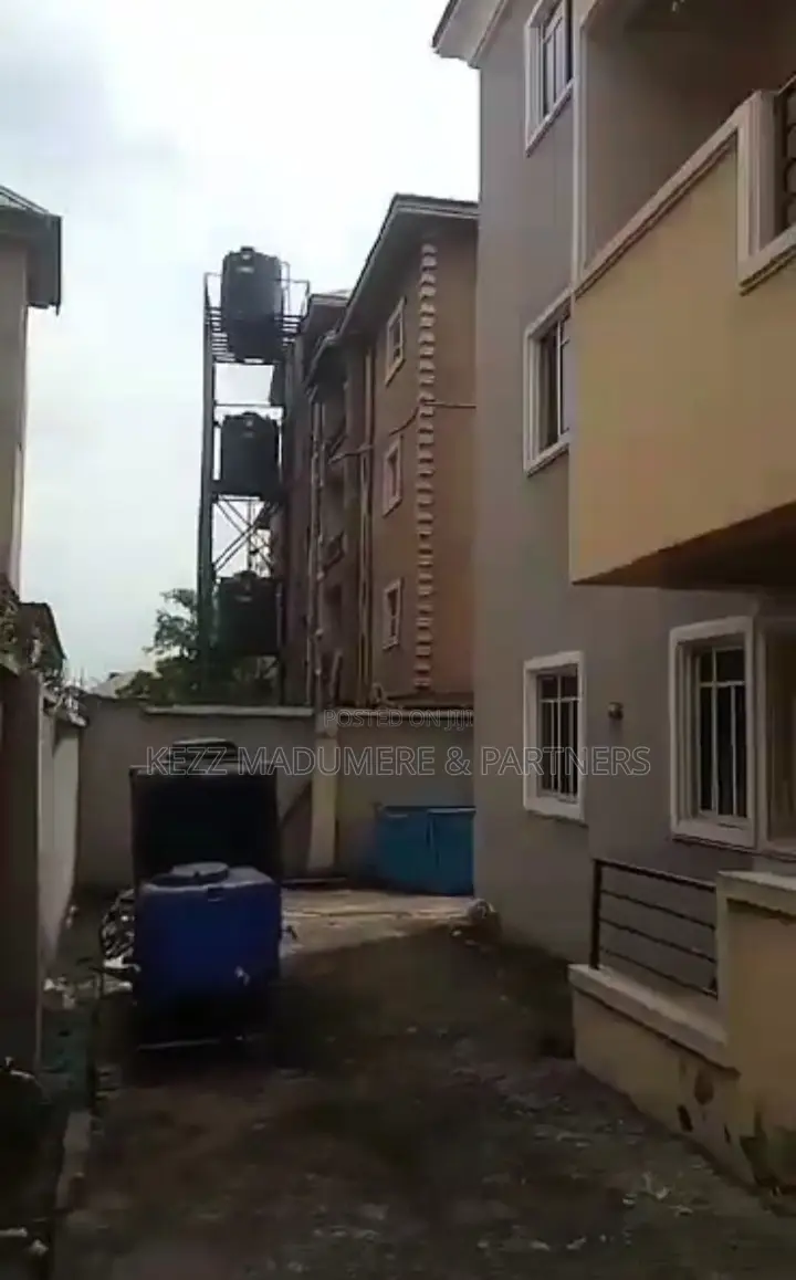 5bdrm Block of Flats in Near Liberty Bus for sale