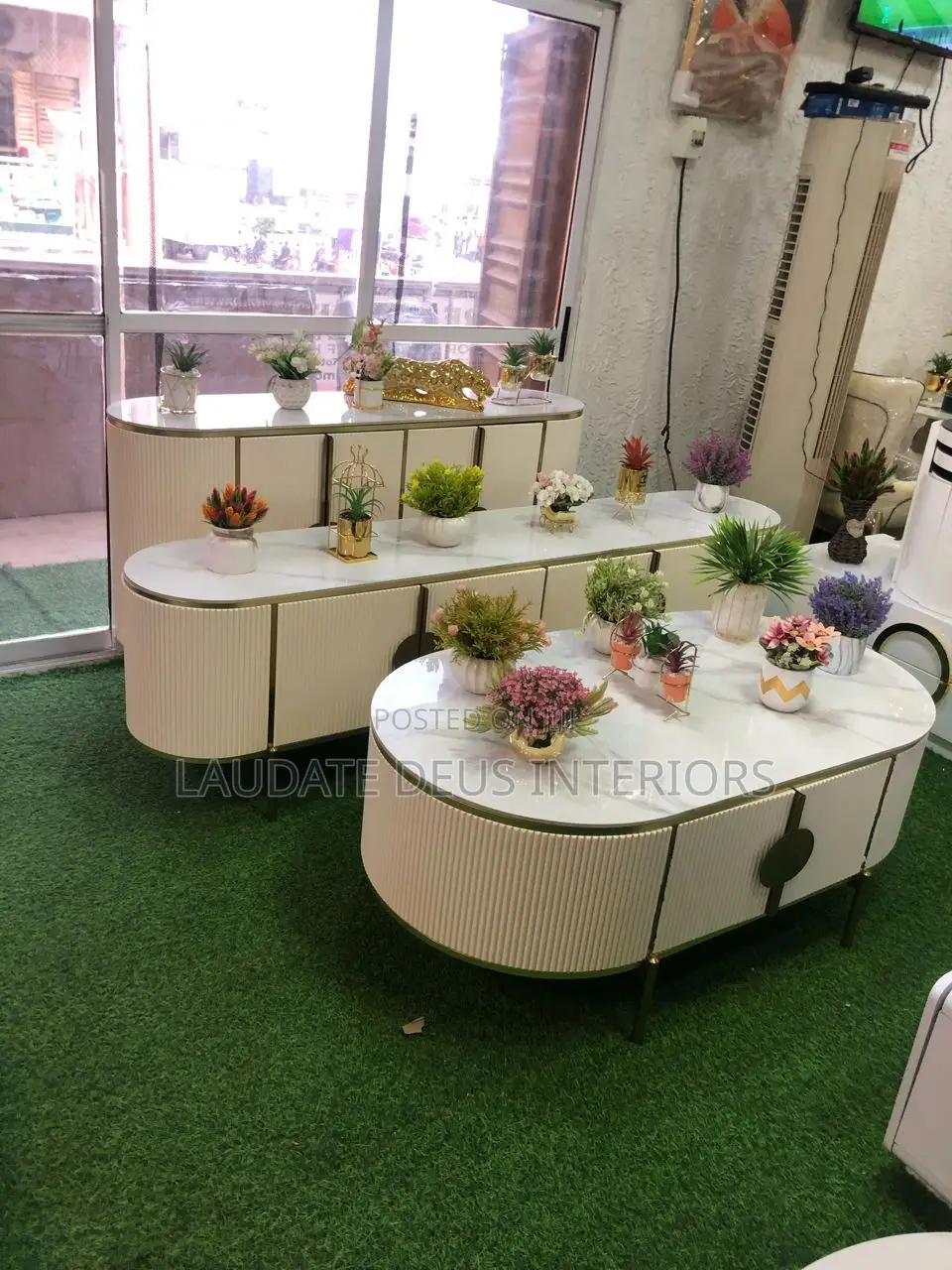 Exquisite 3in1 Tv, Mirror Console With Centre Table