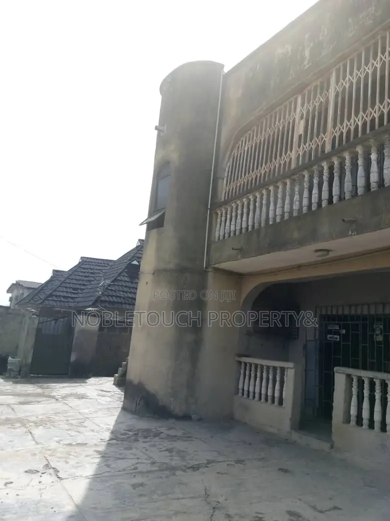 3bdrm Block of Flats in Off Abaranje Ikotun for sale