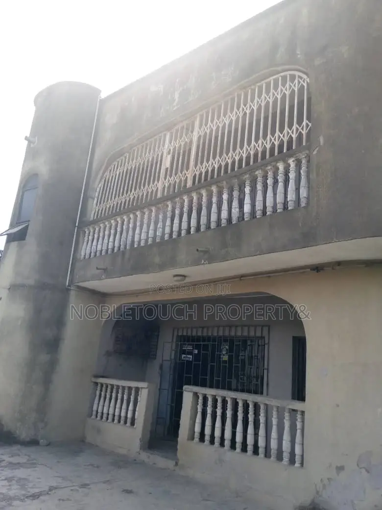 3bdrm Block of Flats in Off Abaranje Ikotun for sale