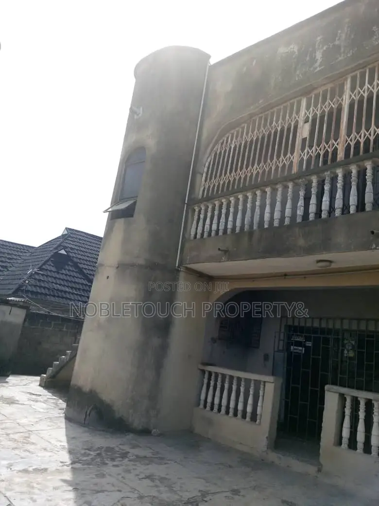 3bdrm Block of Flats in Off Abaranje Ikotun for sale