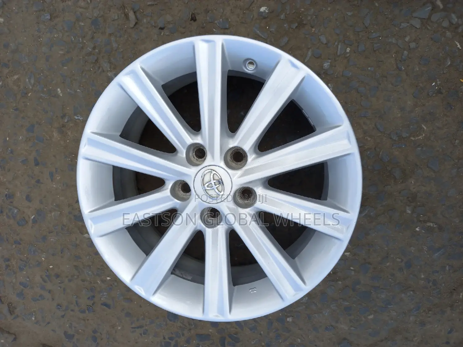 17 Inches 2012 - 2014 Camry Alloyed Wheels