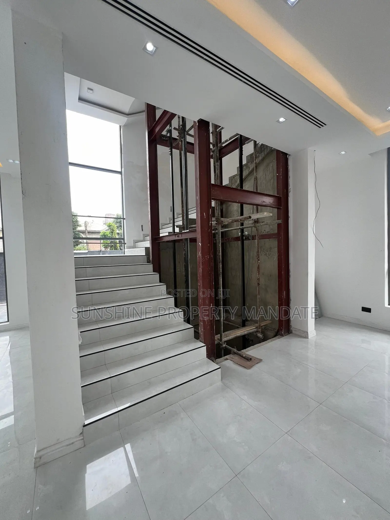 5bdrm Duplex in Lekki Phase 1 for sale