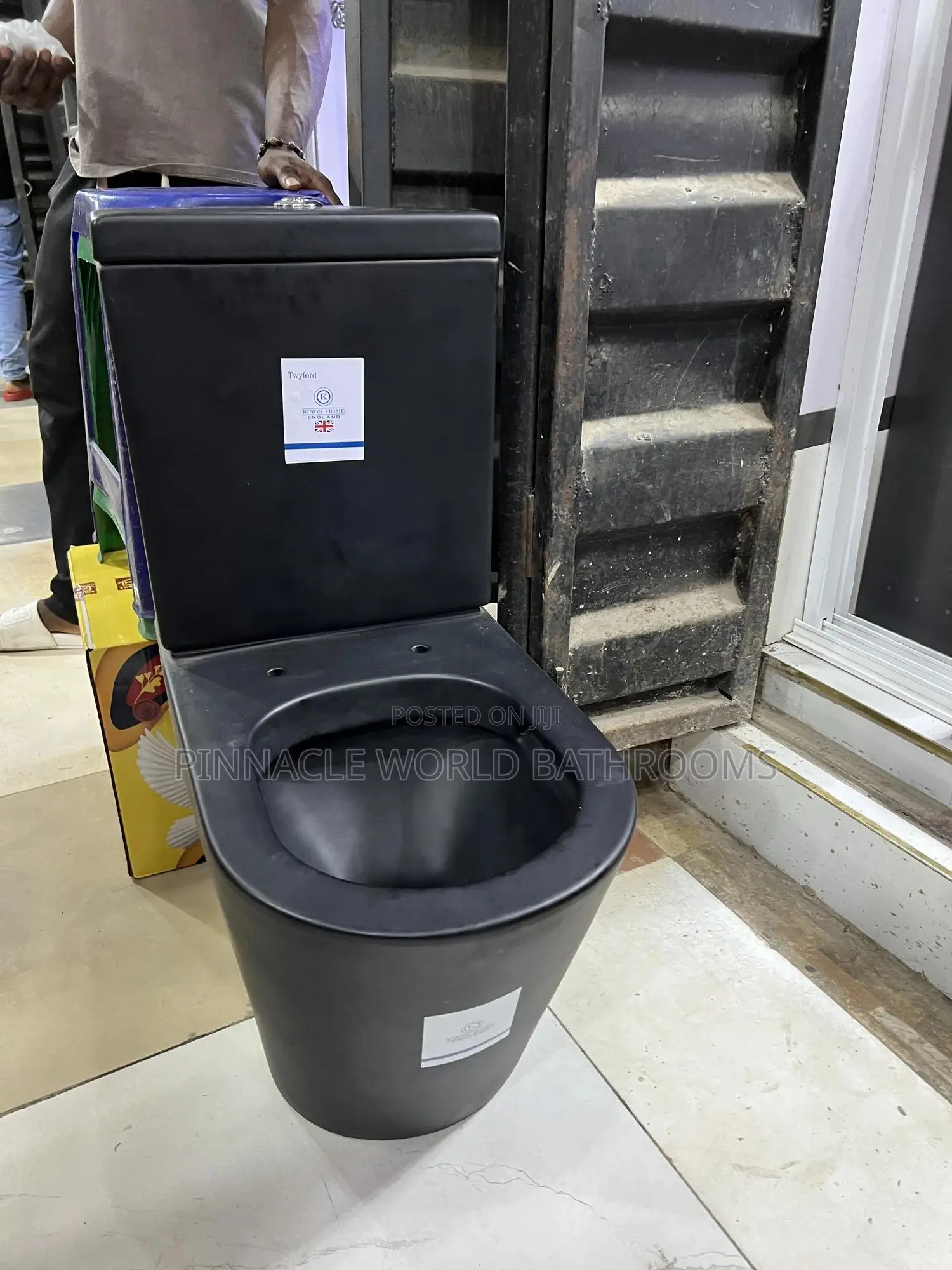 England Black Wc With Basin and Stand