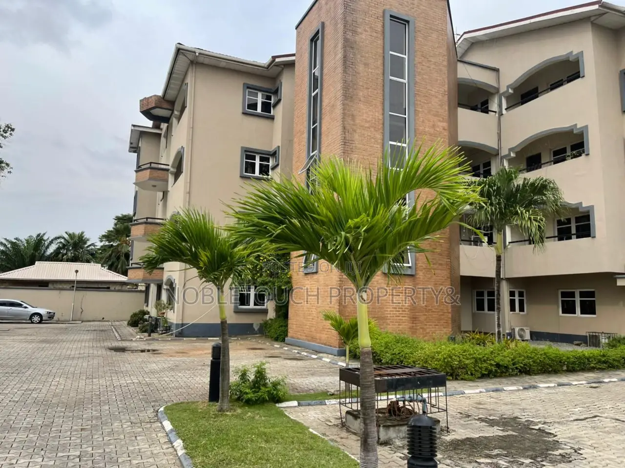 3bdrm Block of Flats in Lekki Lagos for sale
