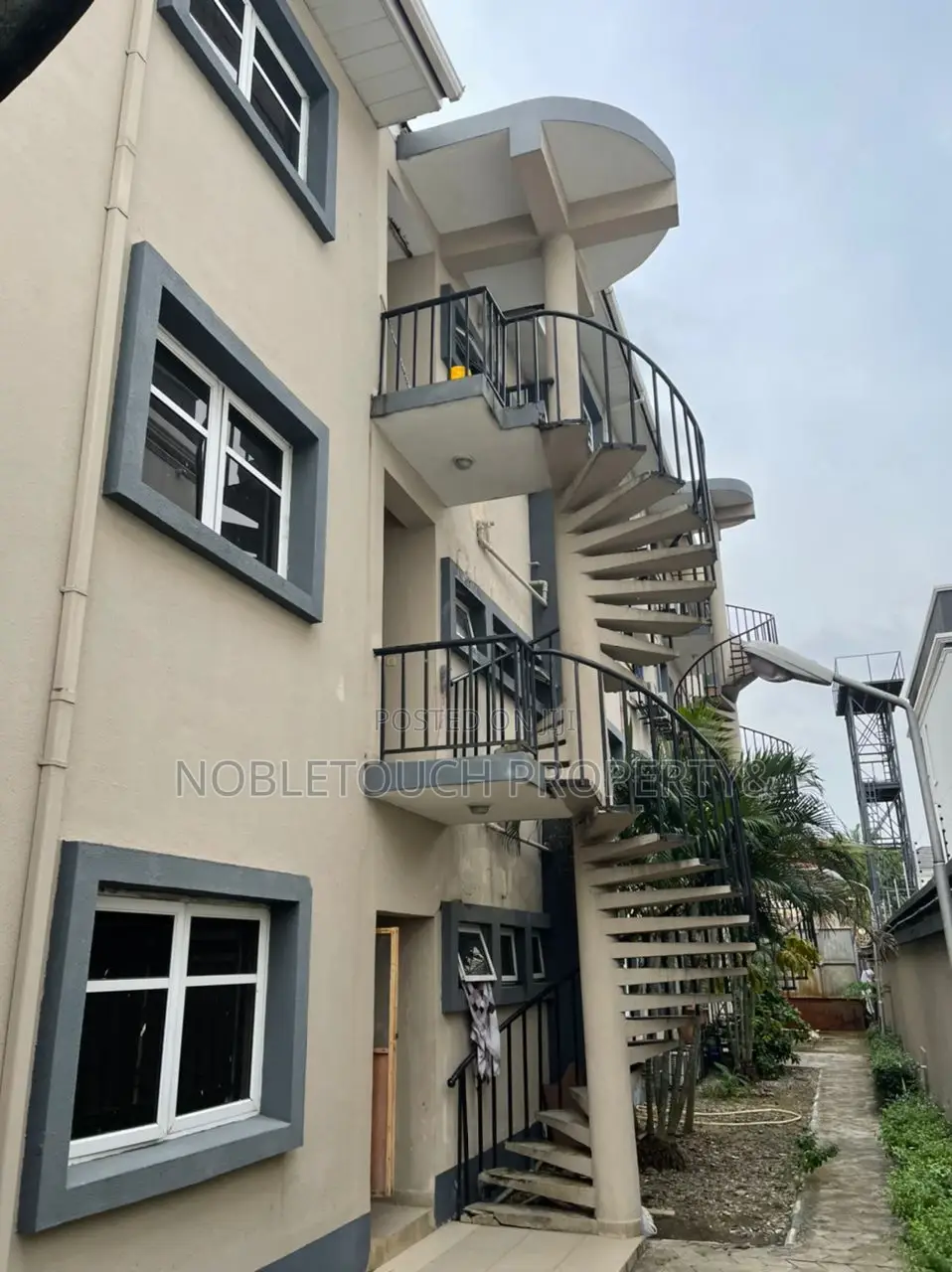 3bdrm Block of Flats in Lekki Lagos for sale