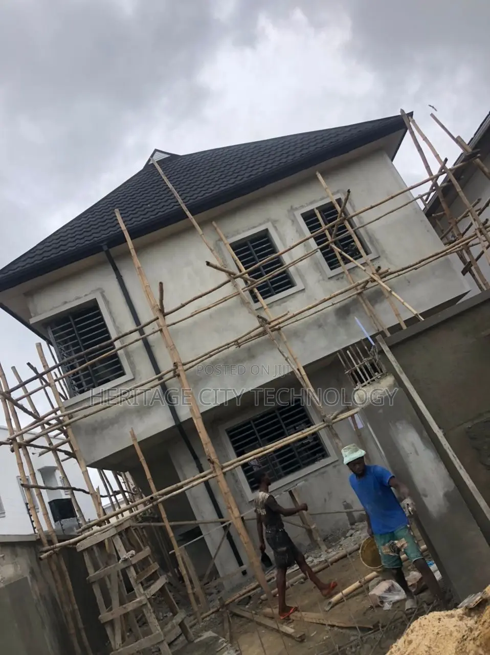 Bond Black With Black Gutter