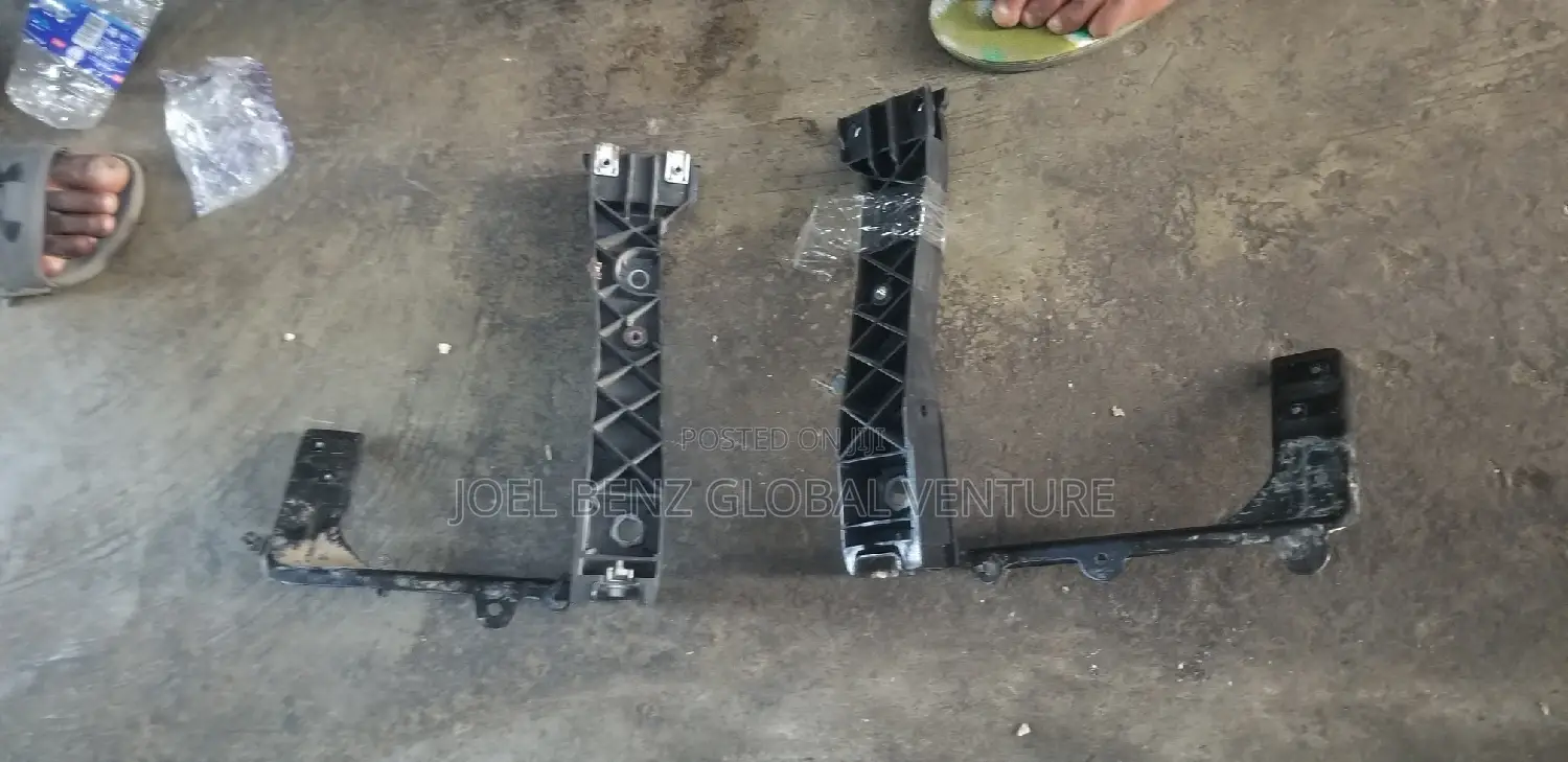 GLE63 2023 167 Set of Headlights Hanger