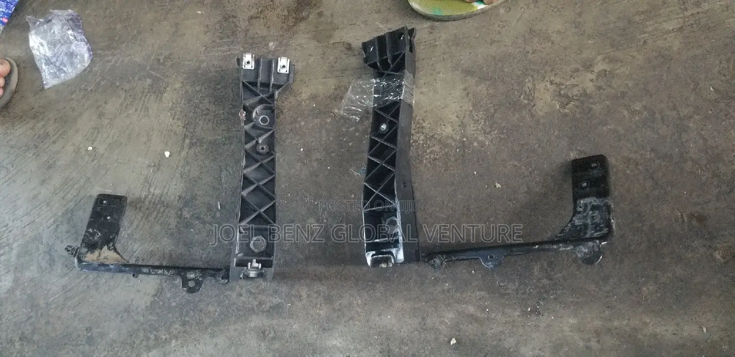 GLE63 2023 167 Set of Headlights Hanger