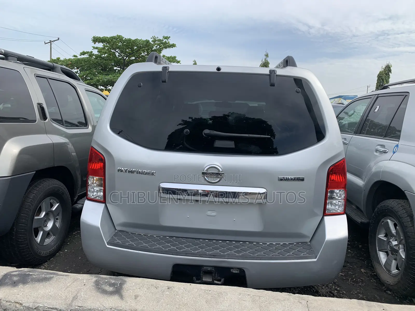 Nissan Pathfinder Silver 4x4 2011 Silver