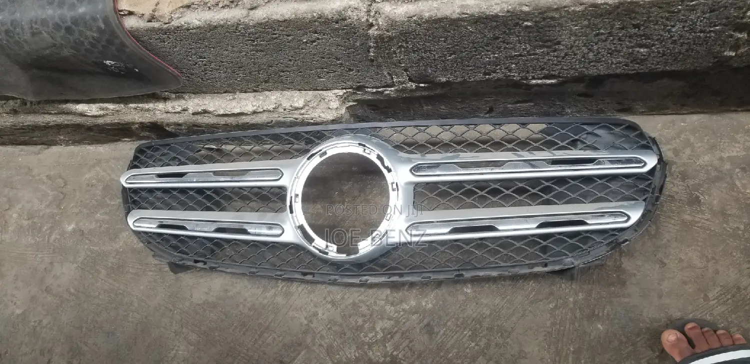 GLC300 2020 Follow Come Front Bumper Grill