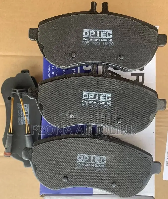 Front Brake Pad Set Fits Mercedes W212 W207 W204 S204