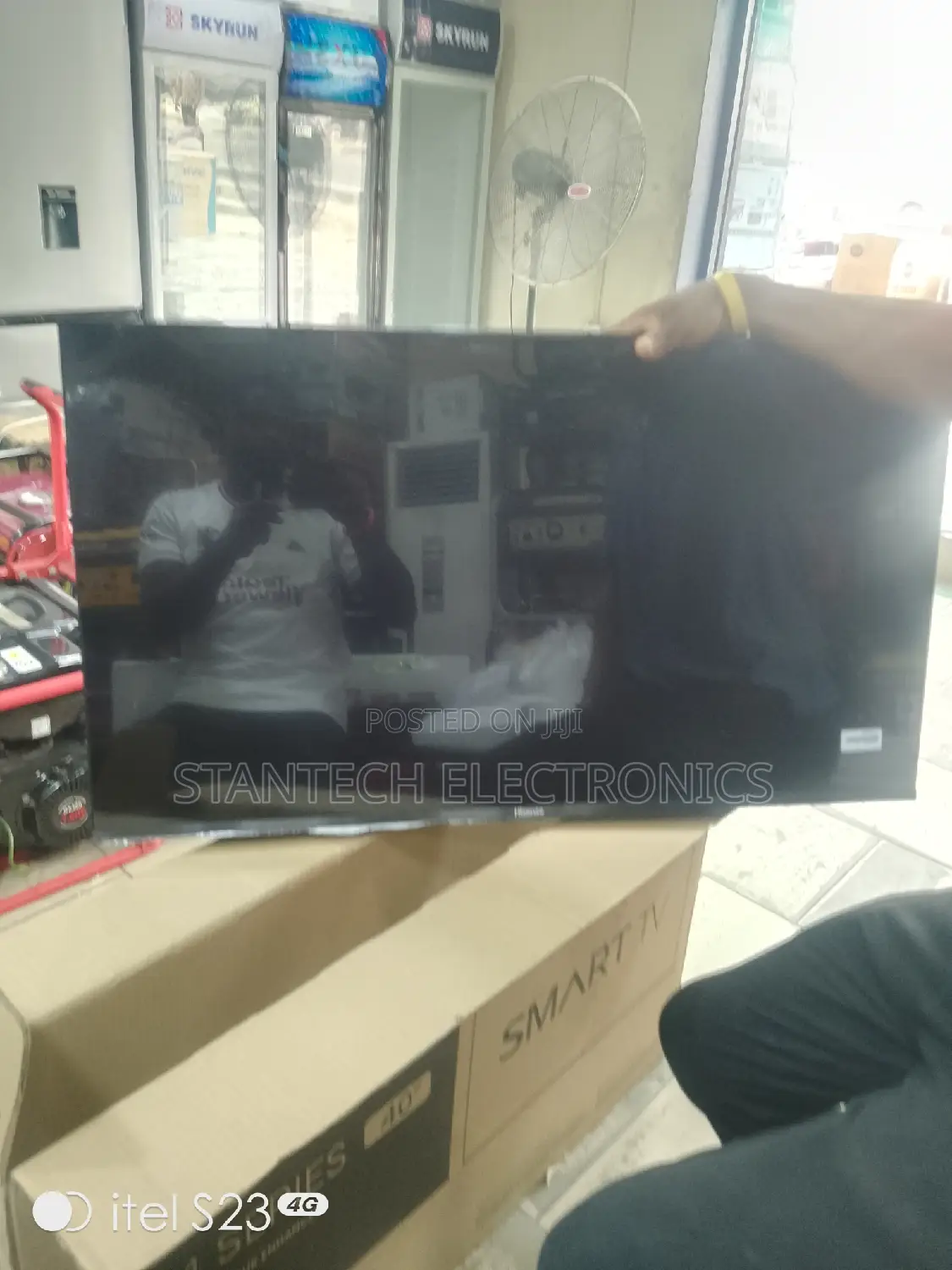 Royal Television 50inchs Smart Full HD