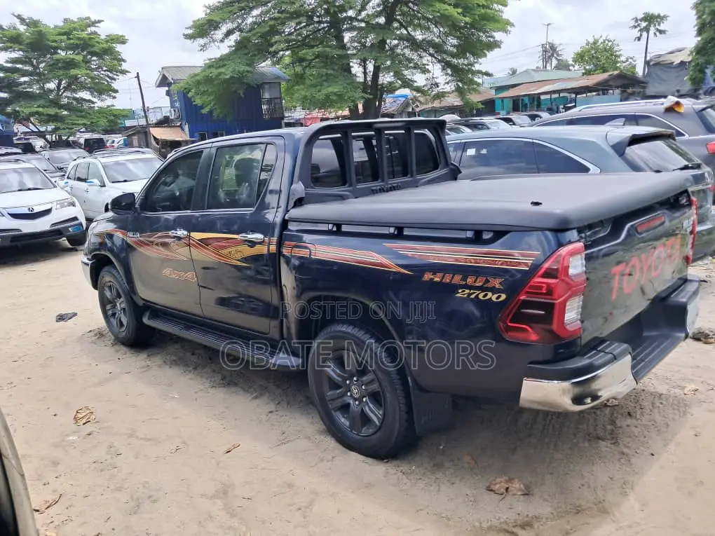 Toyota Hilux 2021 Blue
