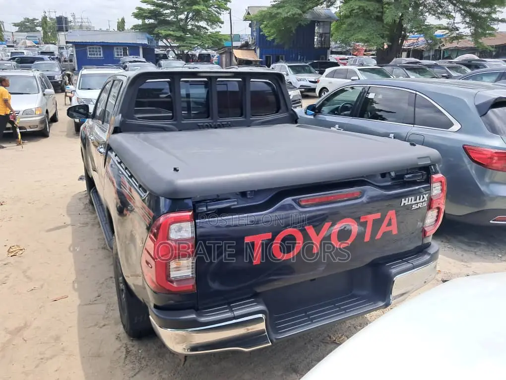 Toyota Hilux 2021 Blue