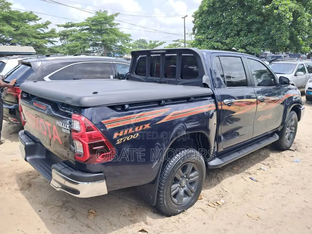 Toyota Hilux 2021 Blue