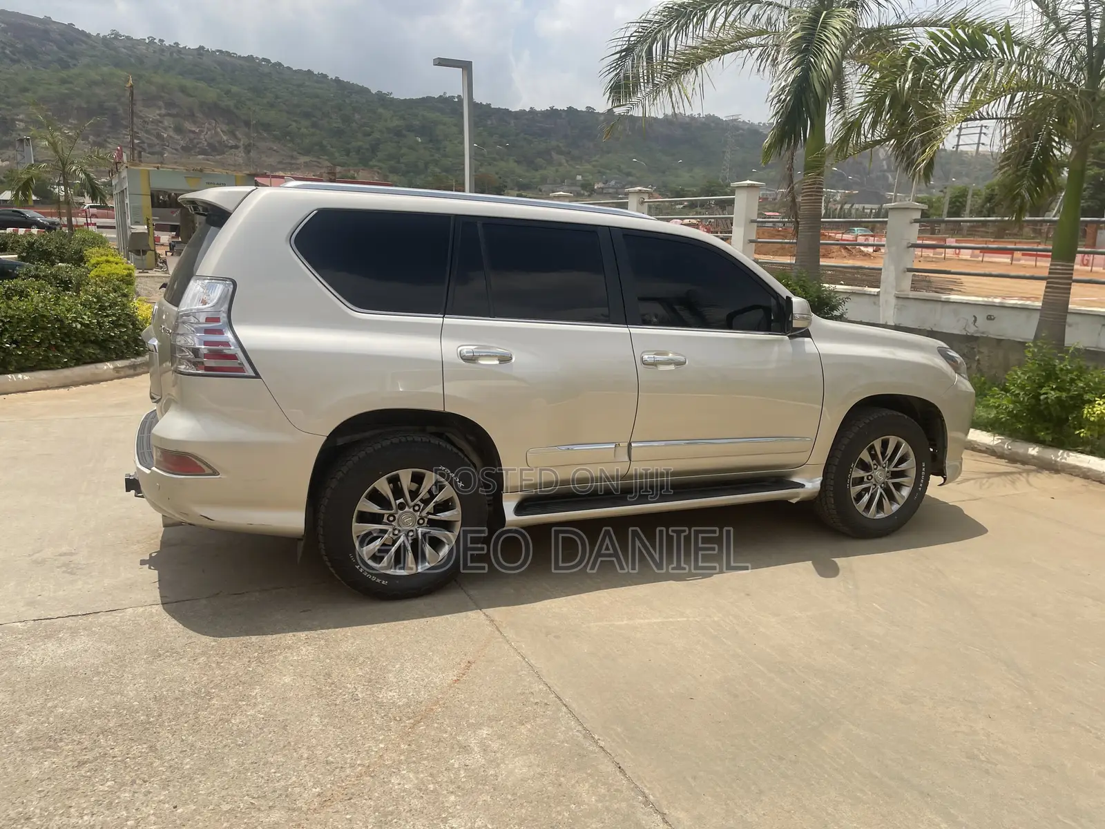 Lexus GX 460 Luxury 2019 Gold