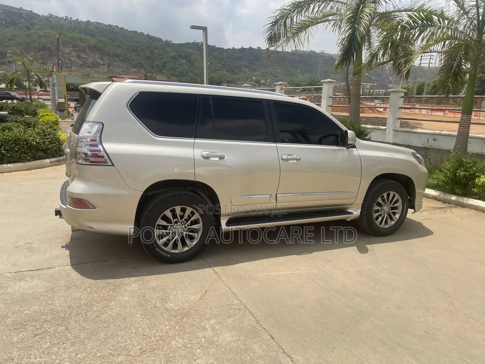 Lexus GX 460 Luxury 2019 Gold