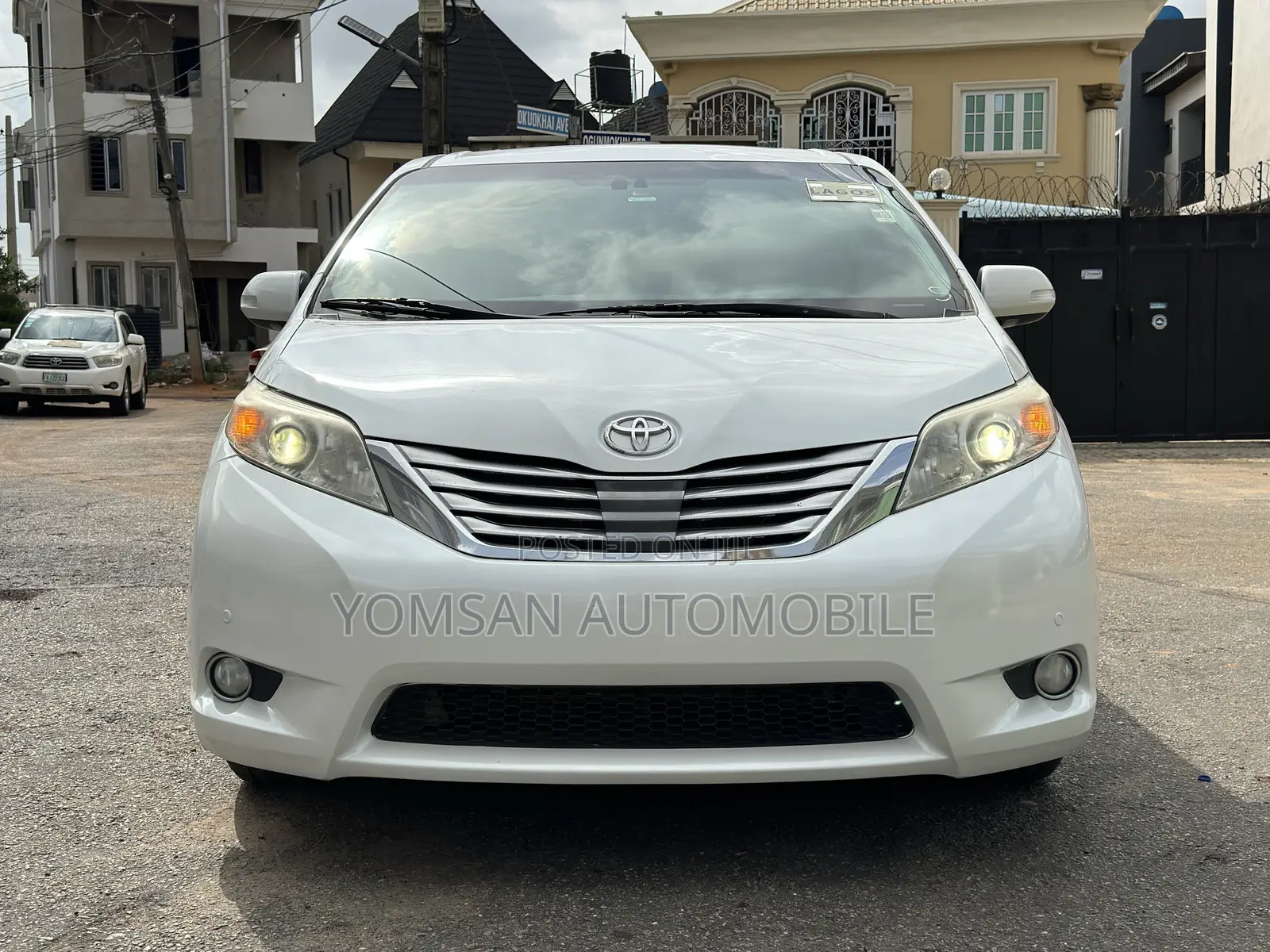 Toyota Sienna Limited AWD 7-Passenger 2013 White