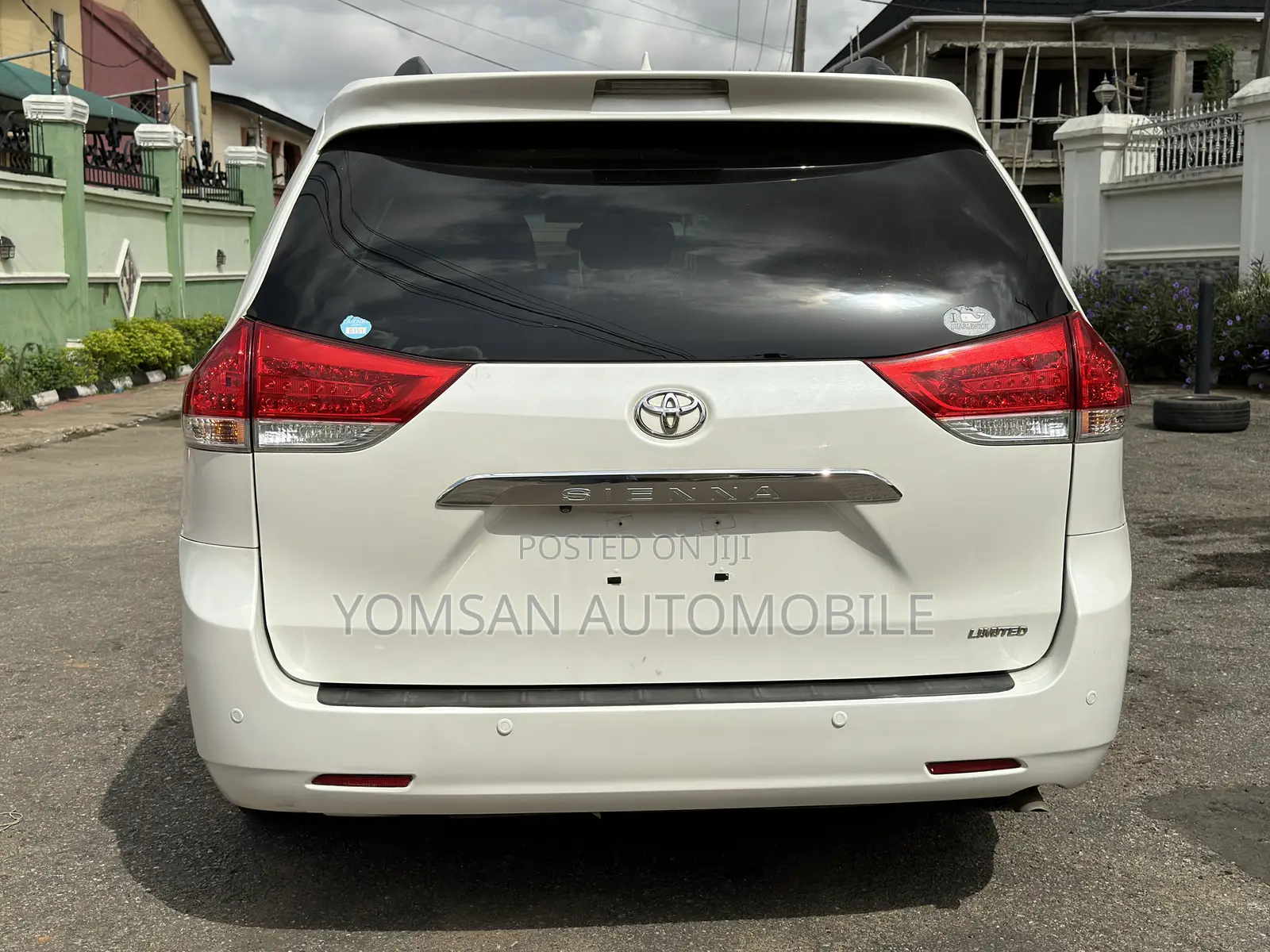 Toyota Sienna Limited AWD 7-Passenger 2013 White