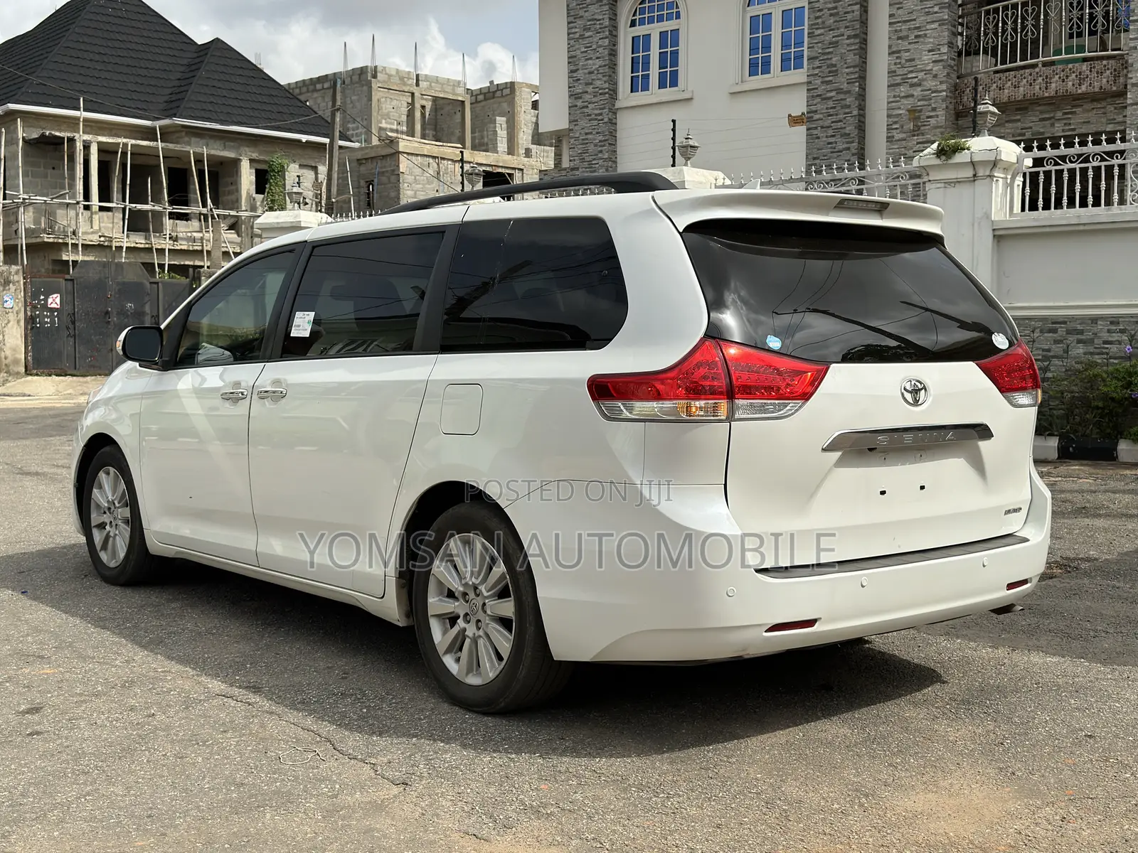 Toyota Sienna Limited AWD 7-Passenger 2013 White