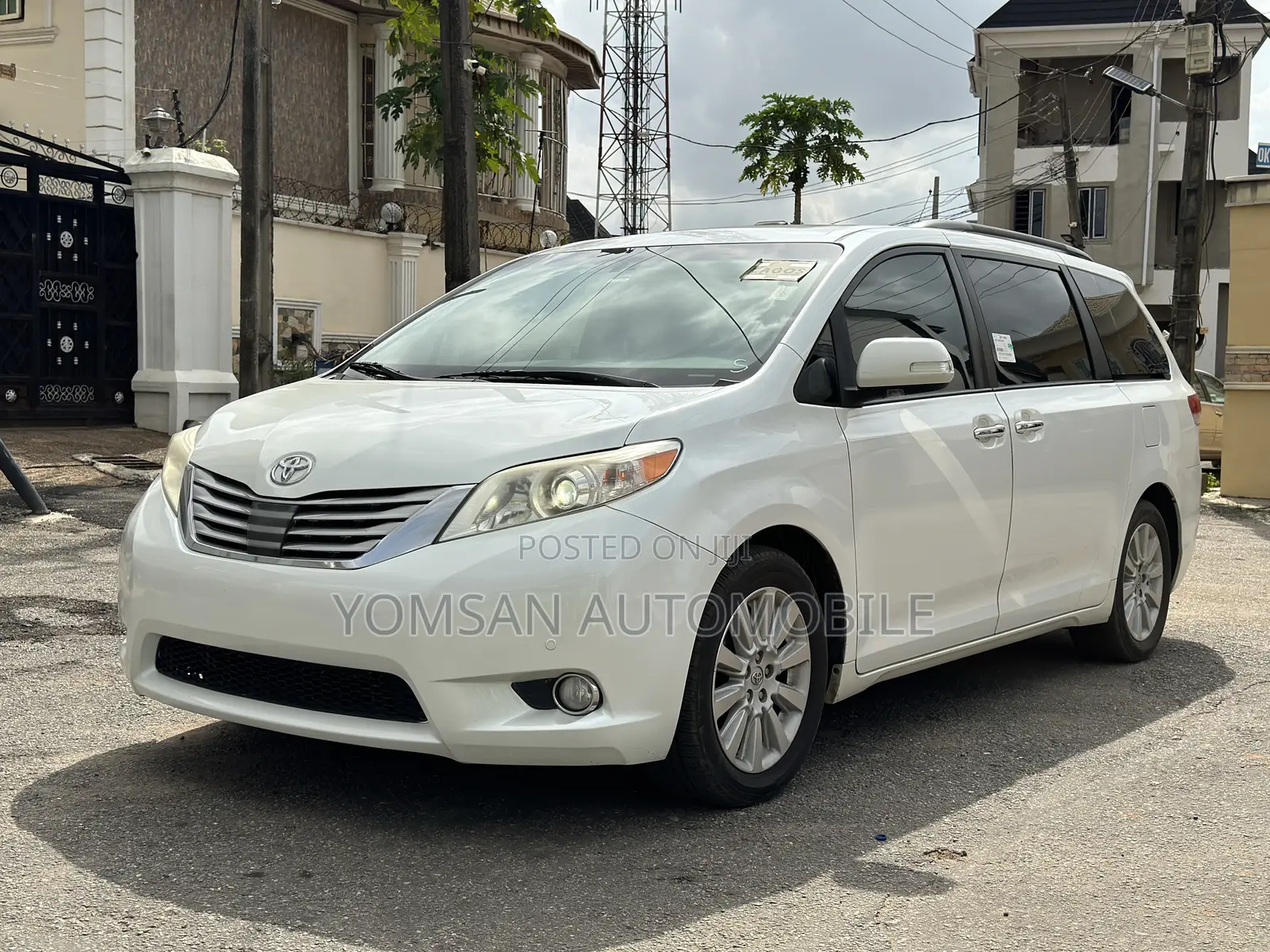 Toyota Sienna Limited AWD 7-Passenger 2013 White