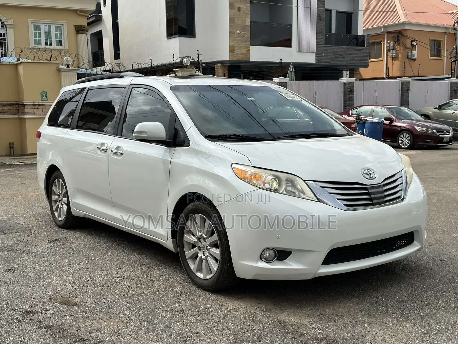 Toyota Sienna Limited AWD 7-Passenger 2013 White