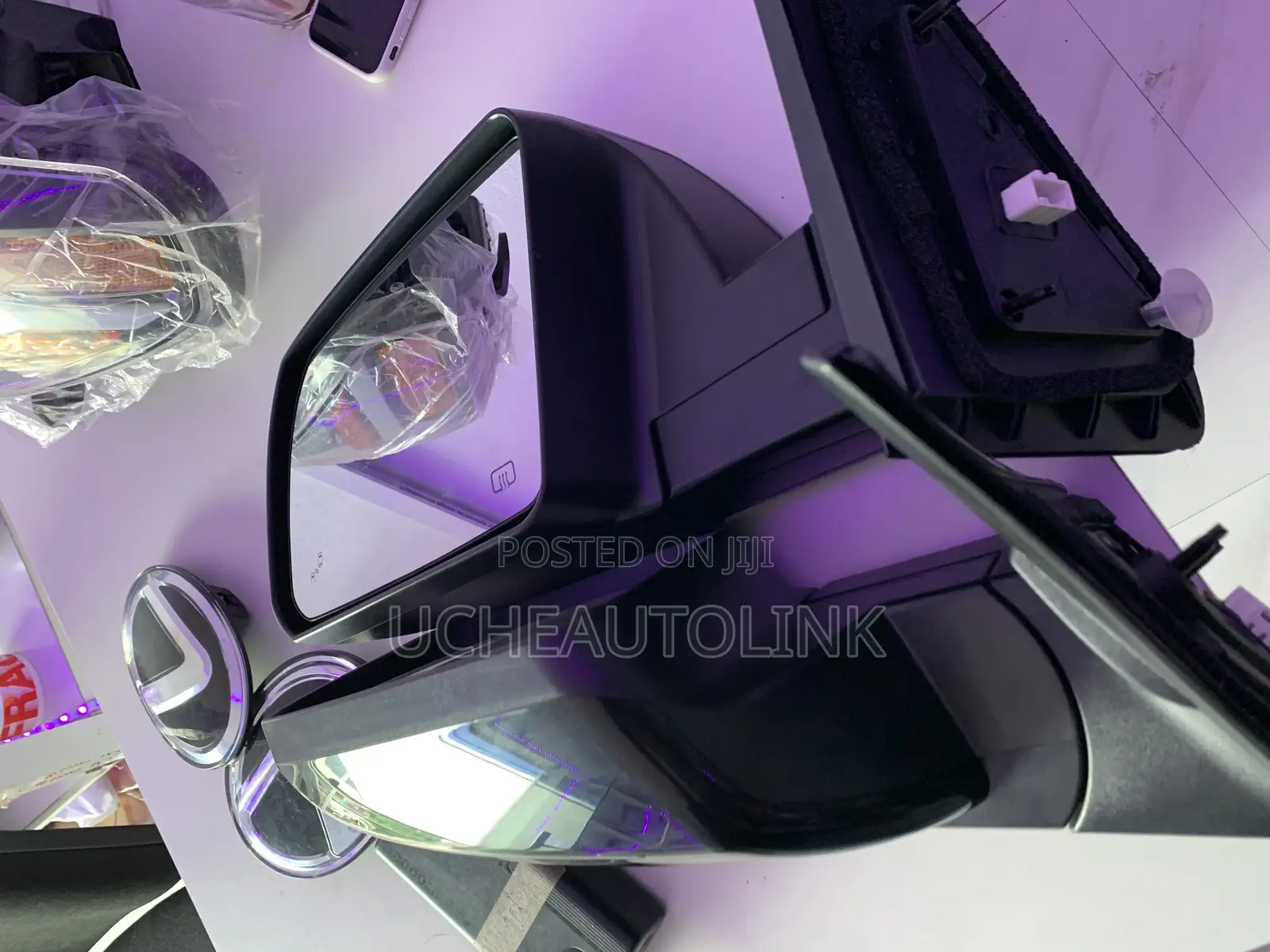 Toyota Tundra 2018 Side Mirrors Available as Seen