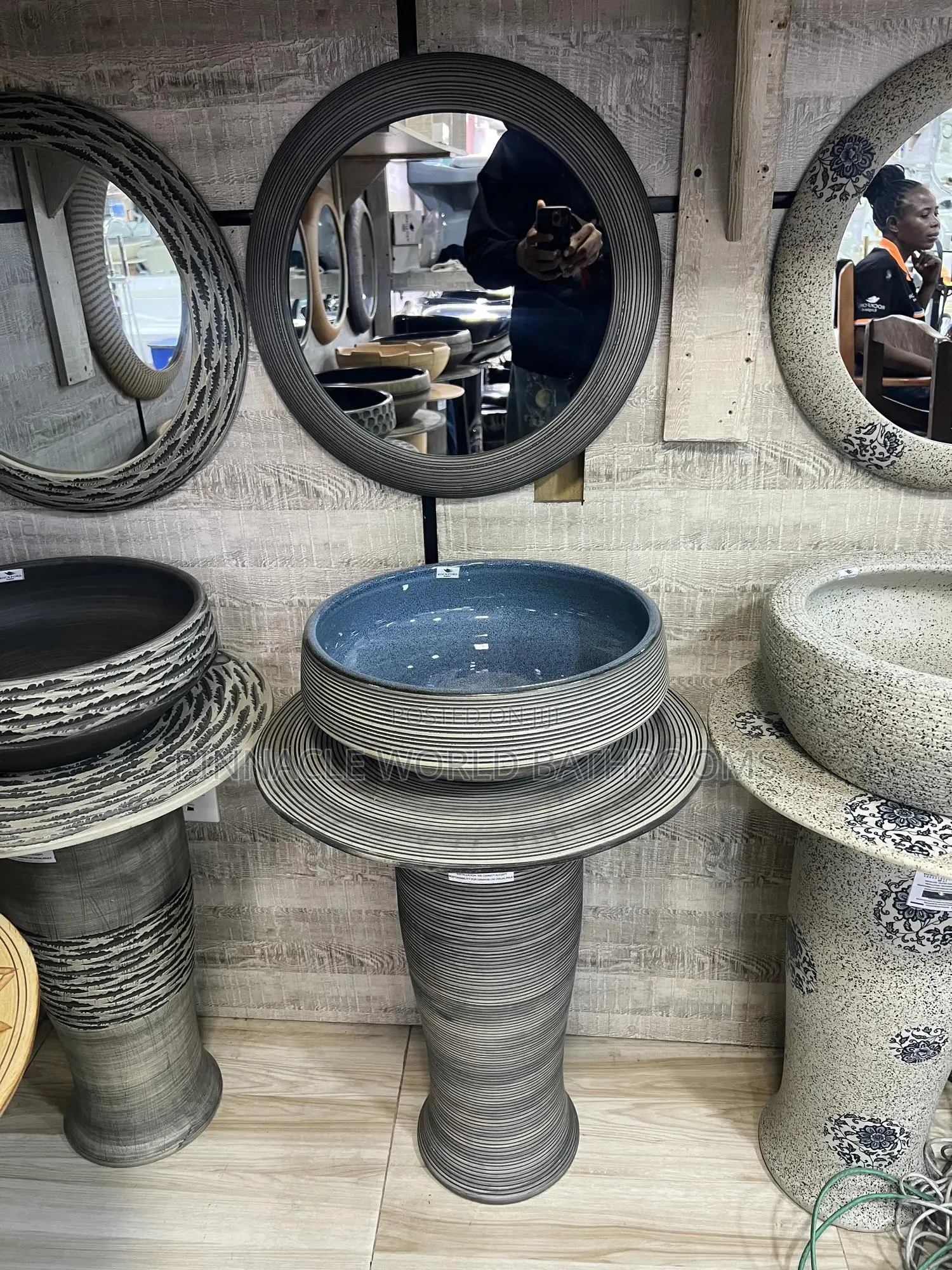 Standing Washing and Basin With Mirror 008