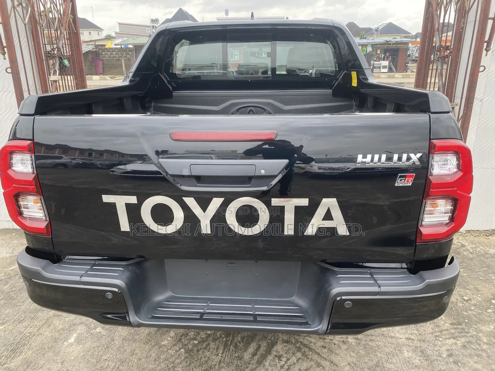 New Toyota Hilux 2023 Black