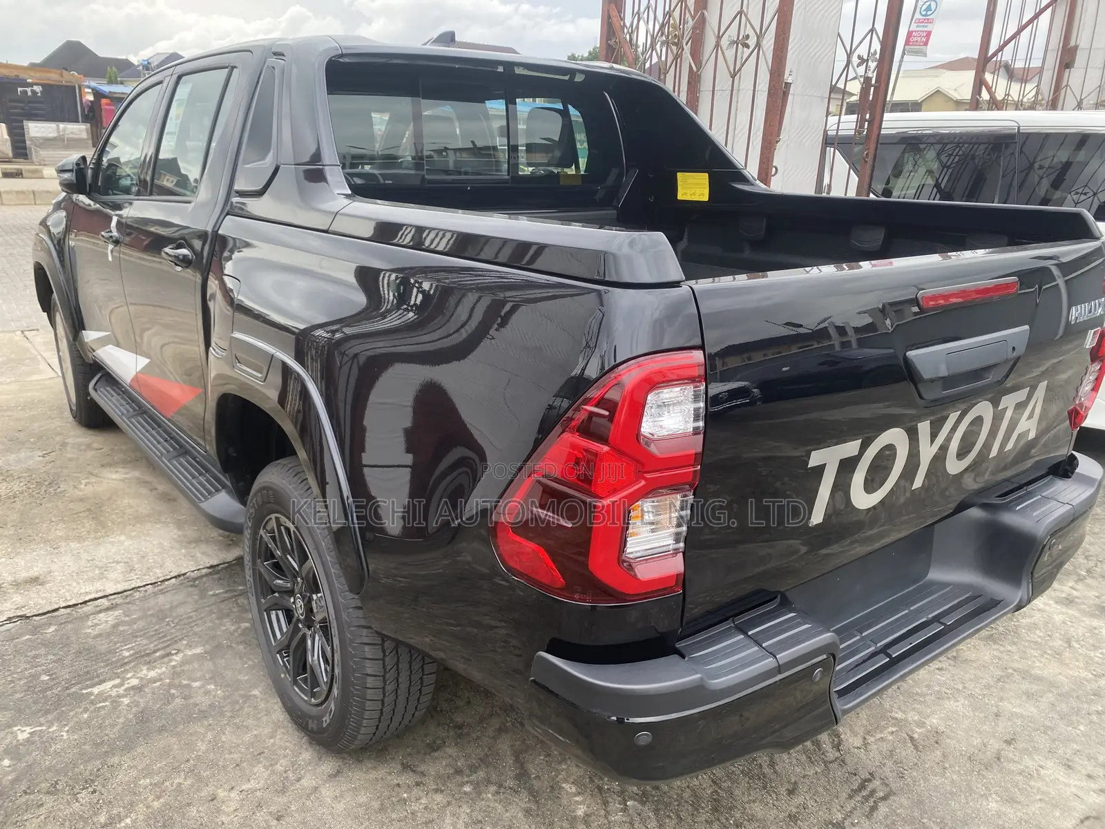New Toyota Hilux 2023 Black