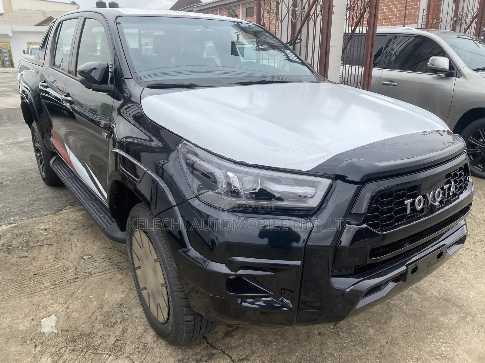 New Toyota Hilux 2023 Black